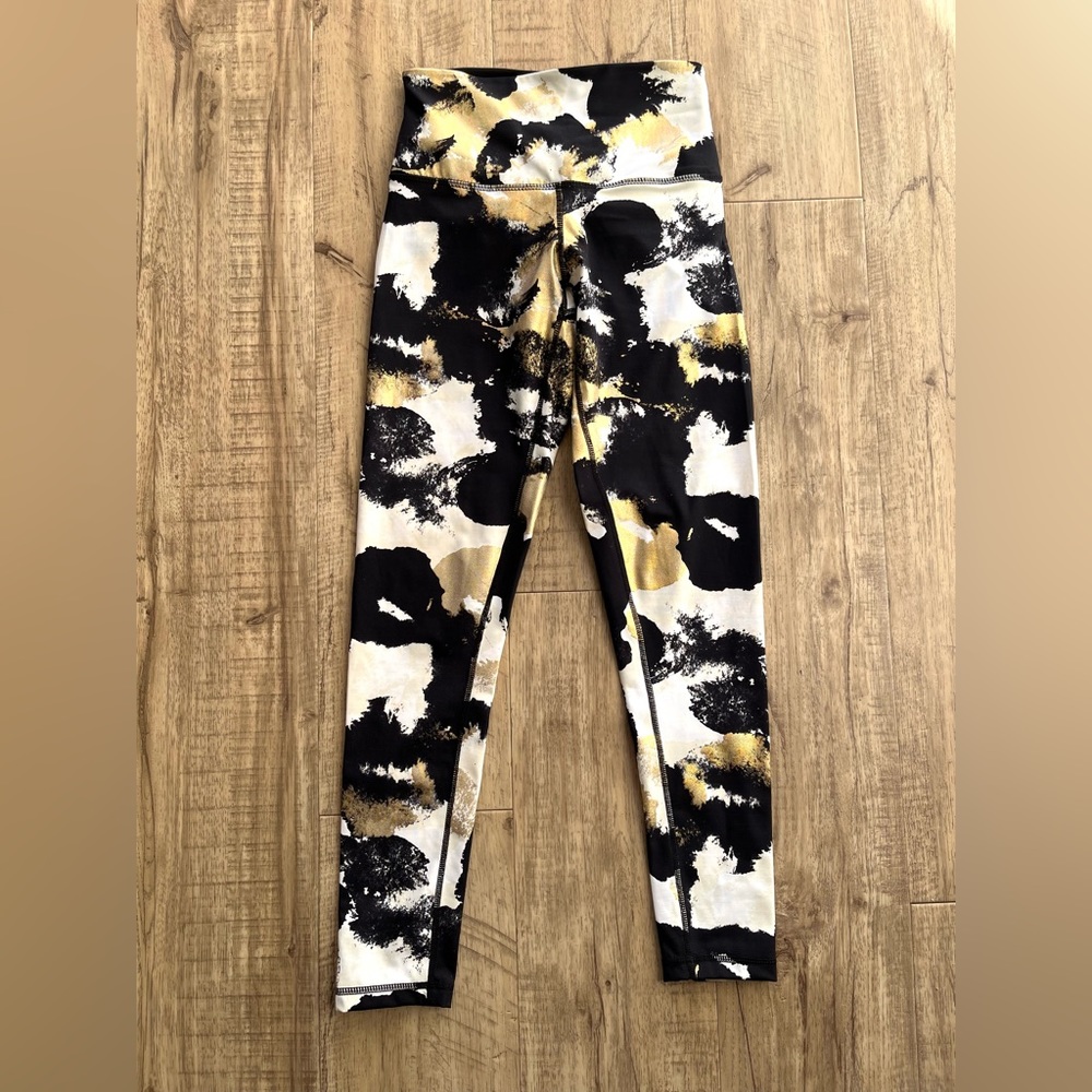 DYI Metallic Shiny printed workout leggings EUC